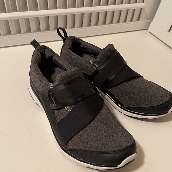 Vionic new gray and black sport ladies shoes are new no box - Picture 1 of 12